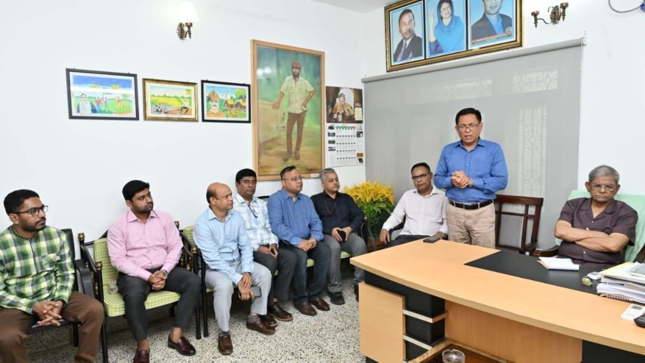 বিএনপির মহাসচিবের সাথে স্কুল অফ লিডারশীপ-এর প্রতিনিধিদলের বৈঠক